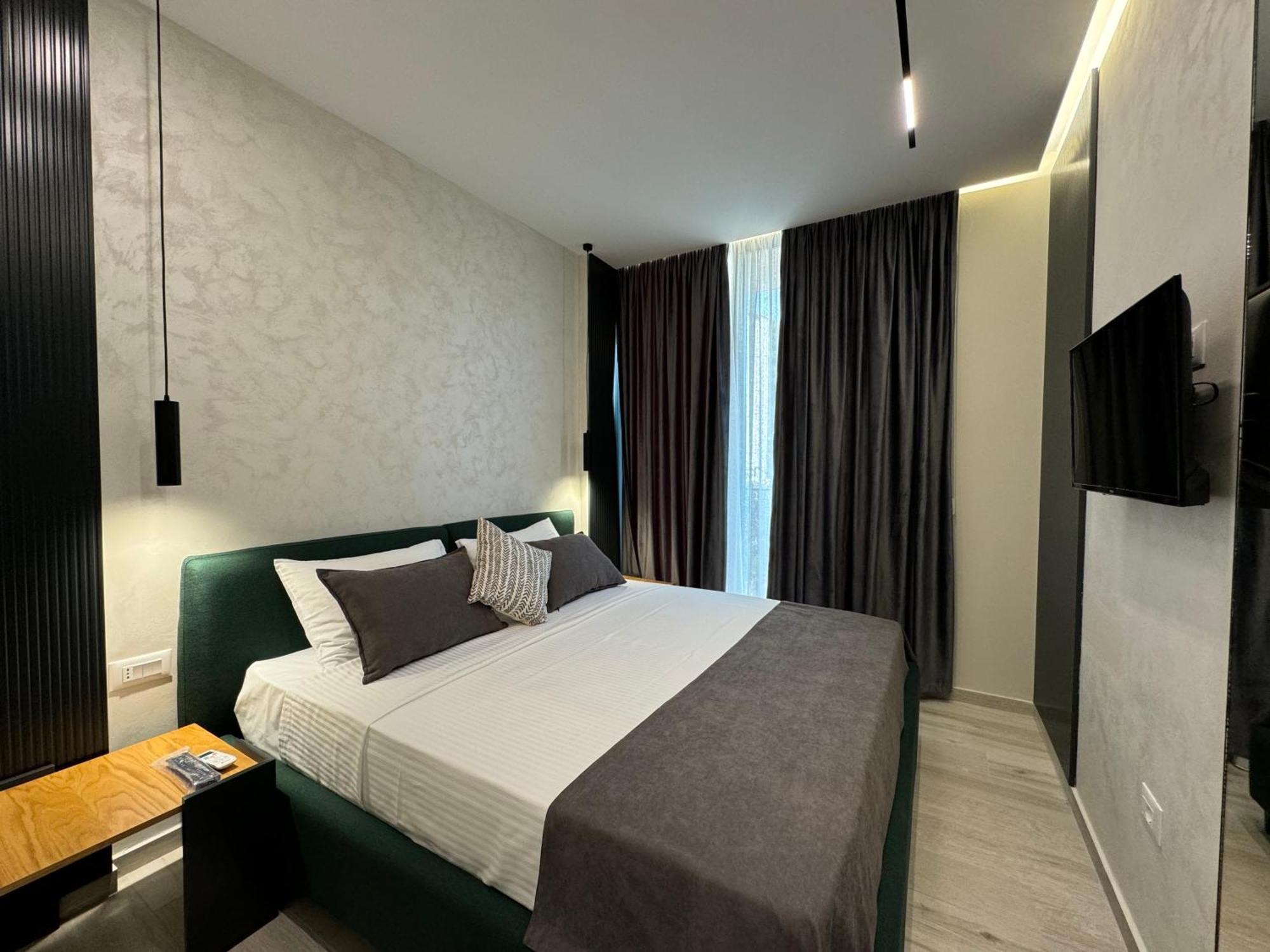 Twins Hotel Vlorë Esterno foto